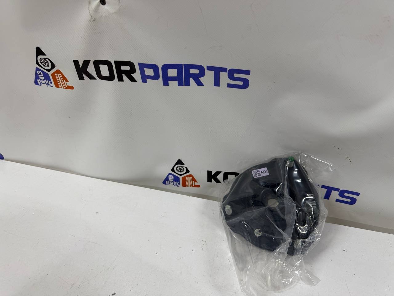 3v95x_fce2aqadagadeqadowq Hyundai Santa Fe MX5 INSULATOR ASSY-STRUT Опора амортизатора в зборі 54610P6000-BK - Зображення 1