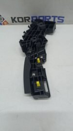 Кронштейн бічний переднього бампера, лівий Hyundai IONIQ 5 Front Bumper Side Bracket Left 86551GI000 - Зображення 3