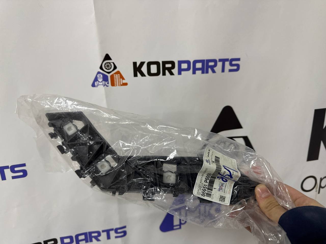 agacagiaaxkbaaib0gld Hyundai Santa Fe MX5 BRACKET ASSY-RR BUMPER SD UPR,LH Кронштейн заднього бампера бічний верхній, лівий 86651P6000 - Зображення 1