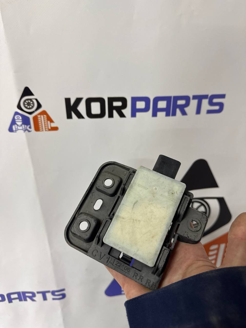 agacagiaaxkbaaibcwld KIA EV6 UNIT ASSY-REAR CORNER RADAR,RH Радар заднього кута в зборі, правий 99150CV000 - Зображення 1