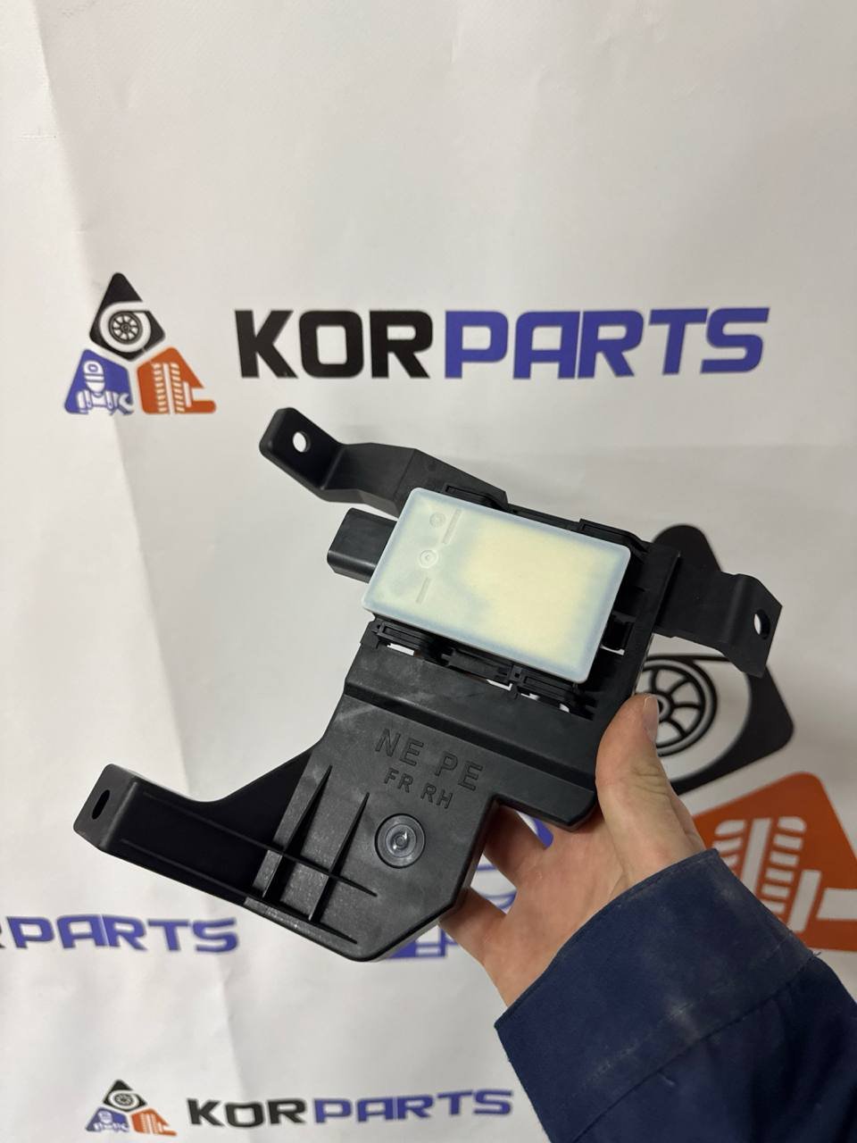 agacagiaaxkbaaibg2ld Hyundai IONIQ 5 UNIT ASSY-FRONT CORNER RADAR,RH Радар переднього кута в зборі, правий 99130GI500 - Зображення 1