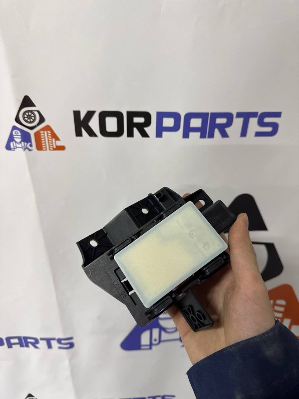 agacagiaaxkbaaibhwld Hyundai IONIQ 6 UNIT ASSY-FRONT CORNER RADAR,RH Радар переднього кута в зборі, правий 99130KL010 - Зображення 1