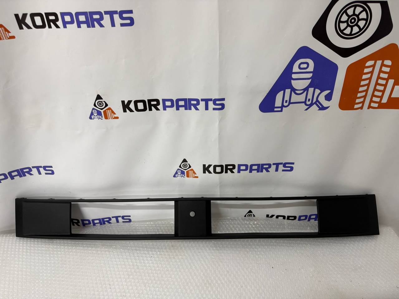 agacagiaaxkbaaibtmld Накладка (рамка) переднього бампера (нижня решітка) Hyundai Santa Fe MX5 Front Bumper Lower Grille Surround 86599P6010 - Зображення 1
