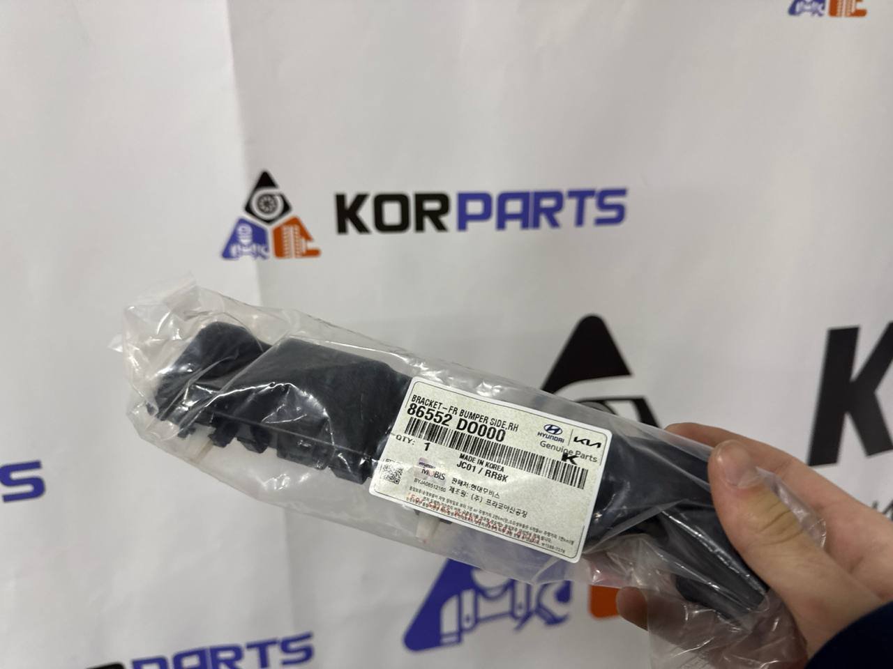 agacagiaaxkbaaibzgld KIA EV9 BRACKET-FR BUMPER SIDE,RH Кронштейн бічний переднього бампера, правий 86552DO000 - Зображення 1