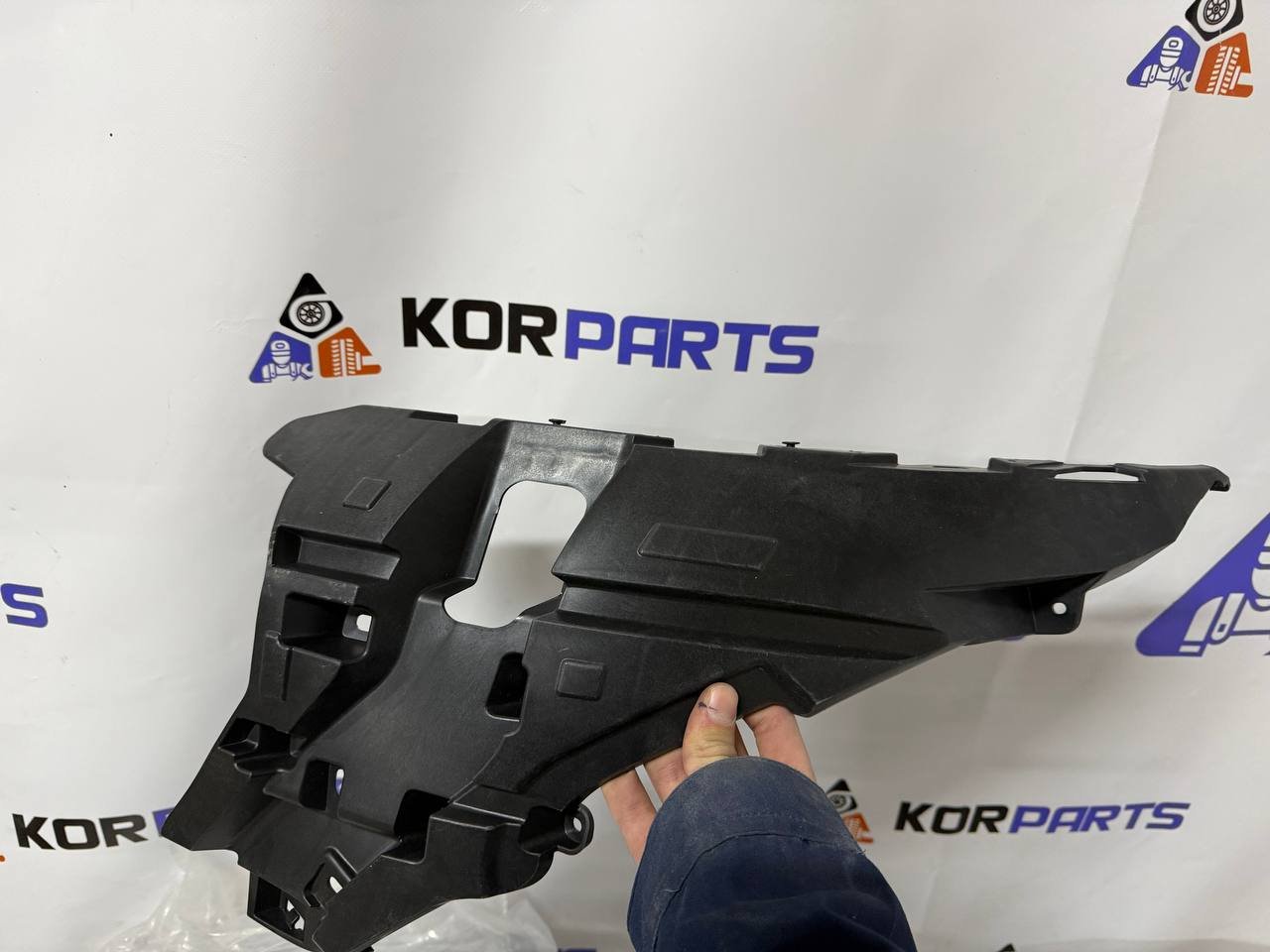 agacagiaaxkbaaid_2lh Hyundai KONA EV BRACKET-FR BUMPER SIDE REINF,LH Підсилювач кронштейна бічного переднього бампера, лівий 86557BF000 - Зображення 1