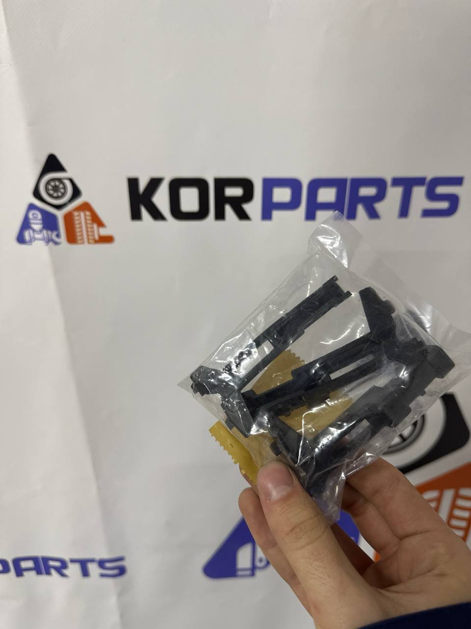 agacagiaaxkbaaidx2lh KIA NIRO EV BRACKET-FR BPR MTG REINF,RH Підсилювач кріплення переднього бампера, правий 86528AO000 - Зображення 1