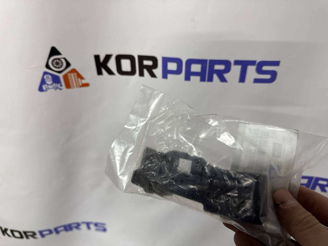 agacagiaaxkbaaienglh Genesis GV60 BRACKET-FR BUMPER SIDE,RH Кронштейн переднього бампера правий 86552CU000 - Зображення 1