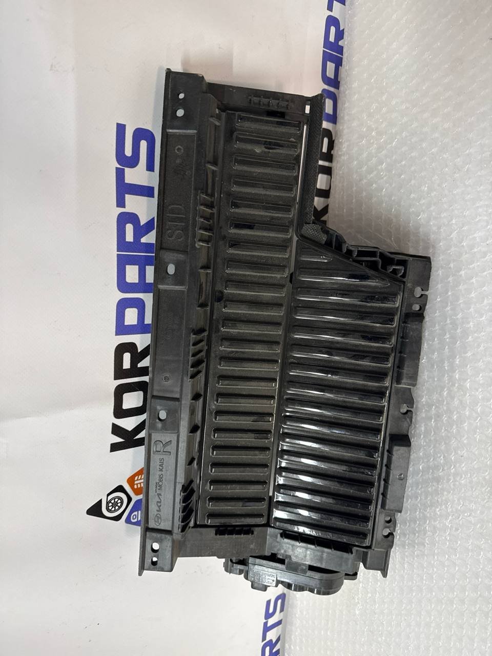 agacagiaaxkbaaietwlh-1 KIA EV9 FLAP ASSY-ACTIVE AIR UPR,RH Верхній вузол активних повітряних заслінок, права 86990DO100 - Зображення 1