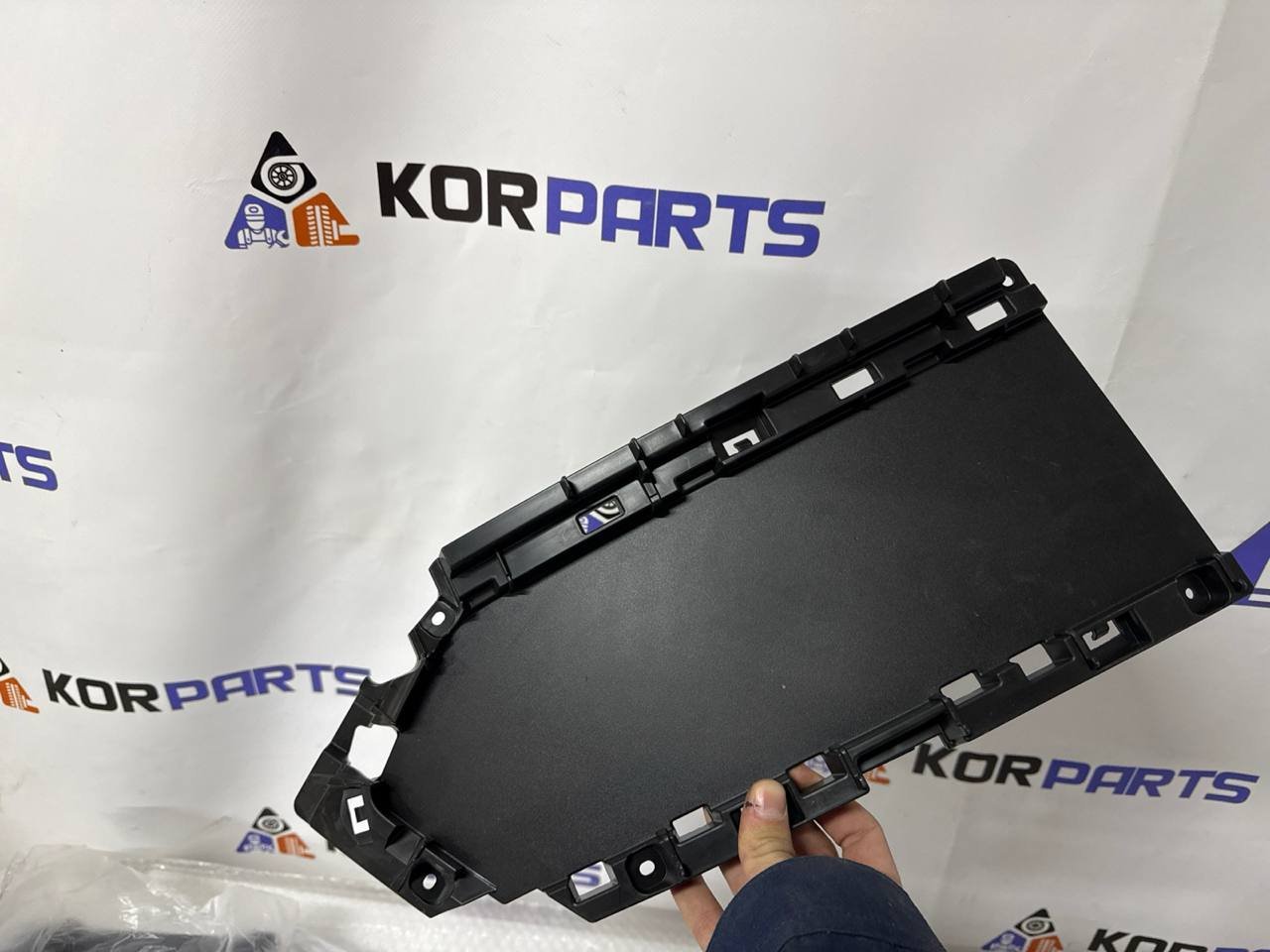 agacagiaaxkbaaihdwlk Hyundai KONA EV PIECE-RADIATOR GRILLE NO.1 Вставка решітки радіатора №1 86597BF100 - Зображення 1