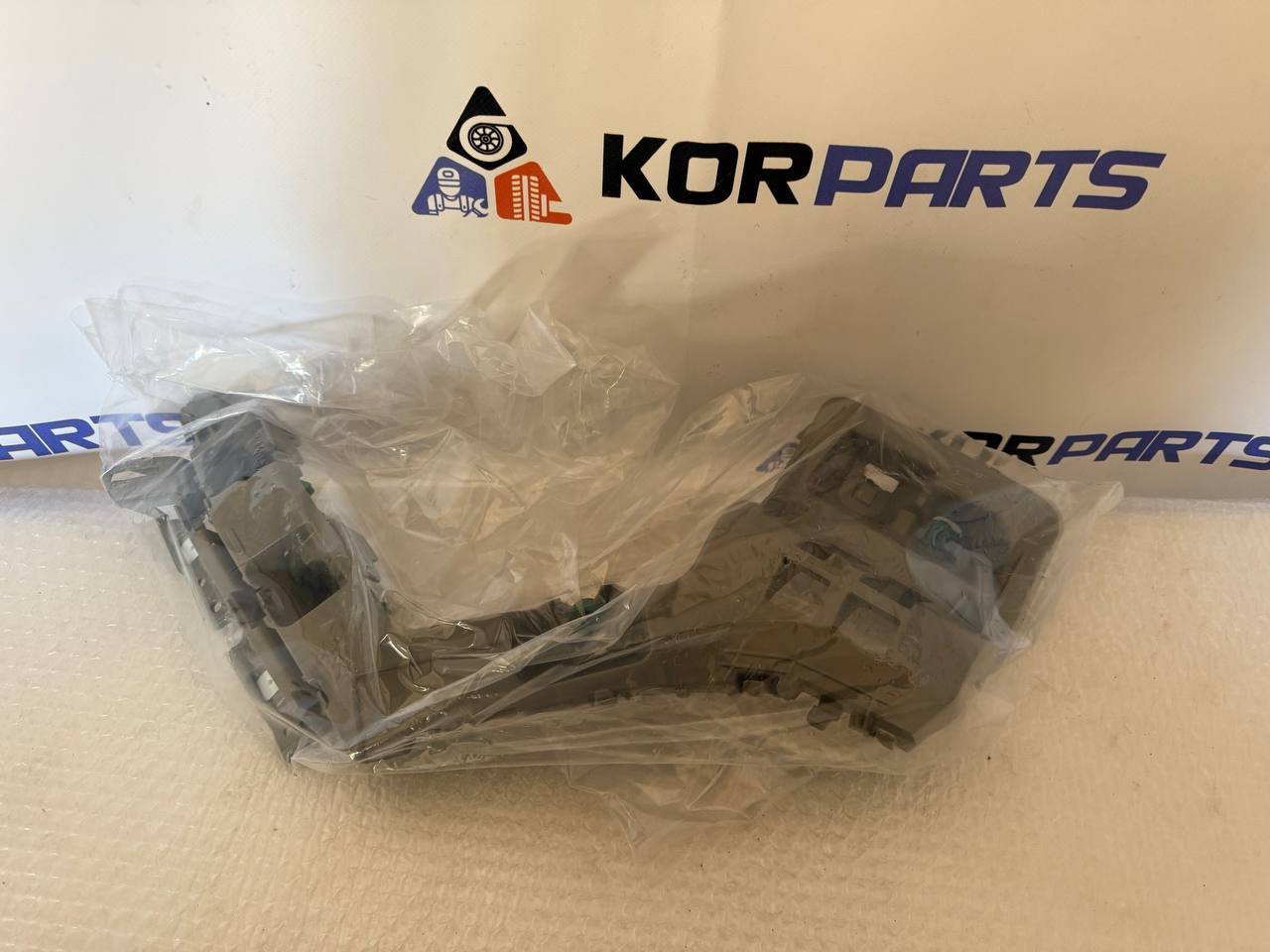 agacagiaaxkbaaihomlk KIA EV6 BRACKET-RR BUMPER SIDE MTG,RH Кронштейн бічний кріплення заднього бампера, правий 86654CV500 - Зображення 1