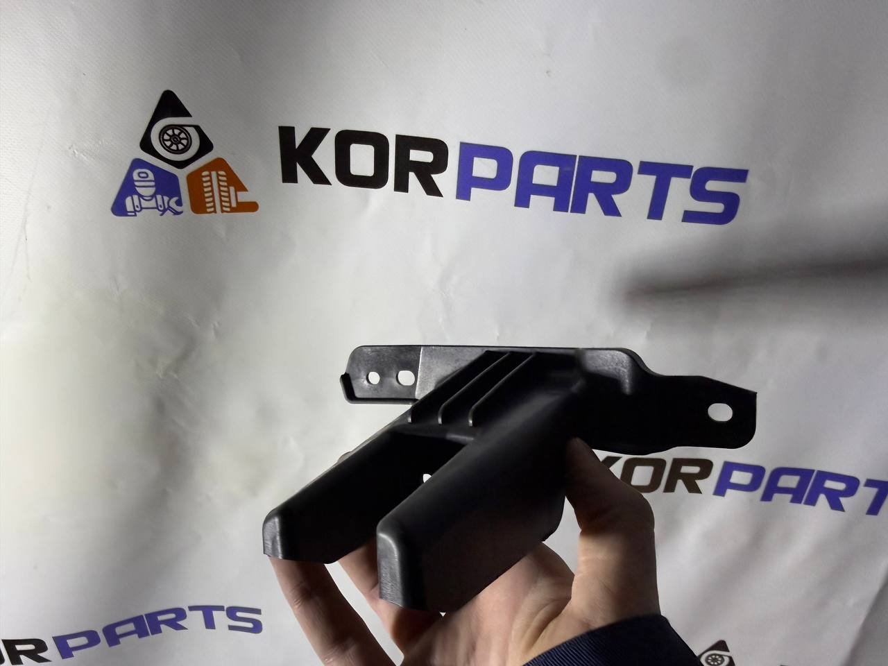 agacagiaaxkbaaiif2lk-1 Hyundai KONA EV BRACKET-FR BPR MTG REINF,RH Підсилювач кріплення переднього бампера, правий 86556BF000 - Зображення 1