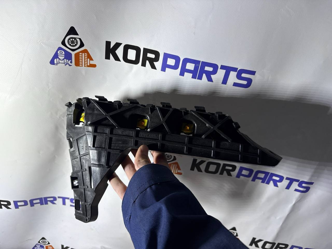 agacagiaaxkbaaiifglk Genesis GV60 BRACKET ASSY-RR BUMPER SIDE,LH Кронштейн бічний заднього бампера, лівий 86651CU000 - Зображення 1