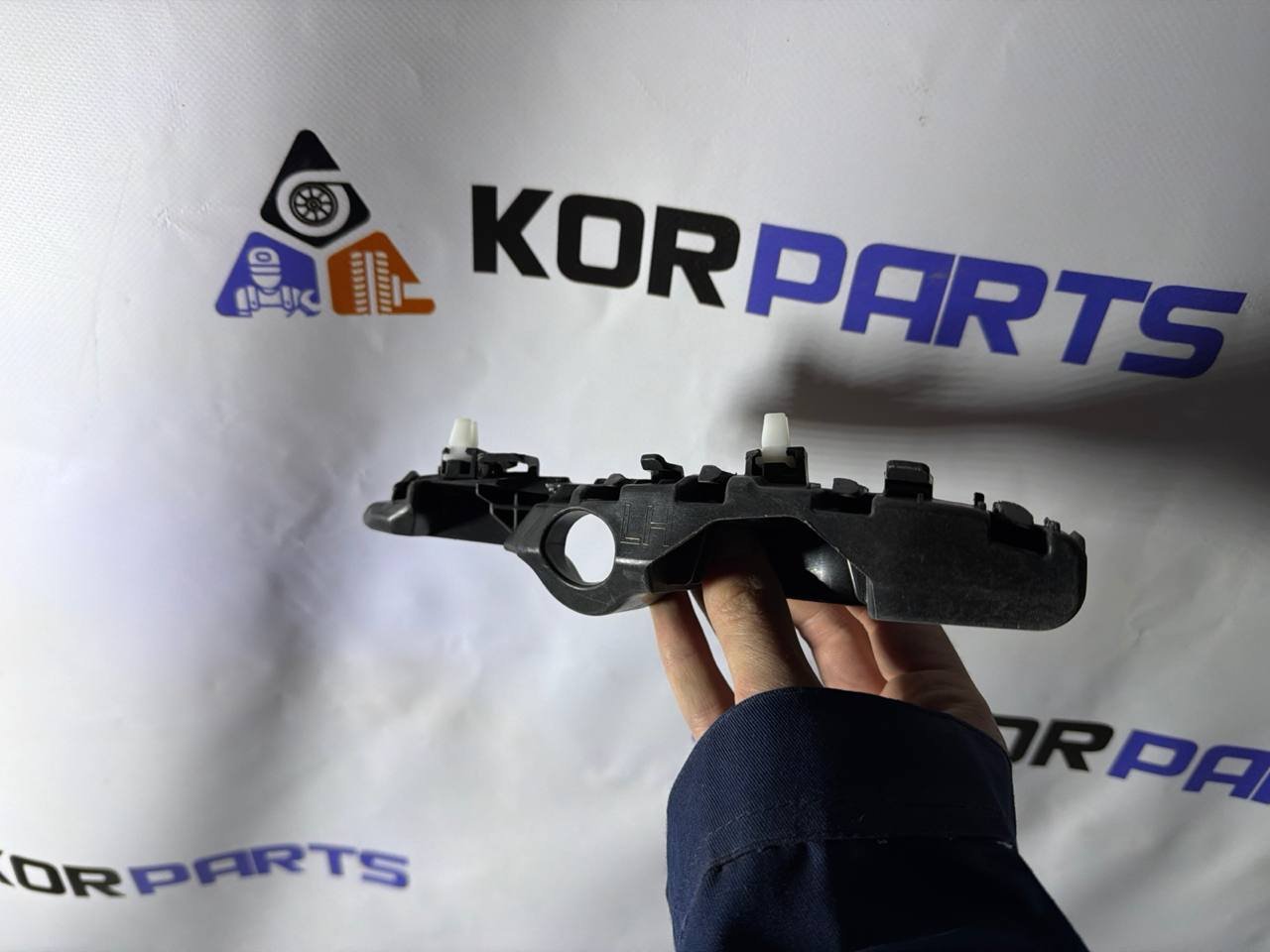 agacagiaaxkbaaiigmlk Не найден Кронштейн переднього бамперу лівий (86551BF000) - Зображення 1