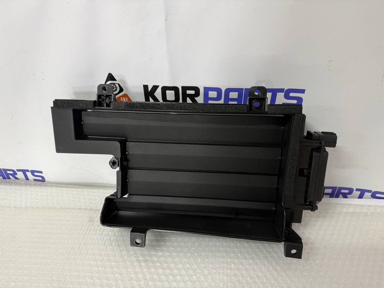 agacagiaaxkbaaiqegls Genesis GV60 FLAP ASSY-ACTIVE AIR UPR,LH Заслінка активного повітрозабірника верхня ліва 86980CU000 - Зображення 1