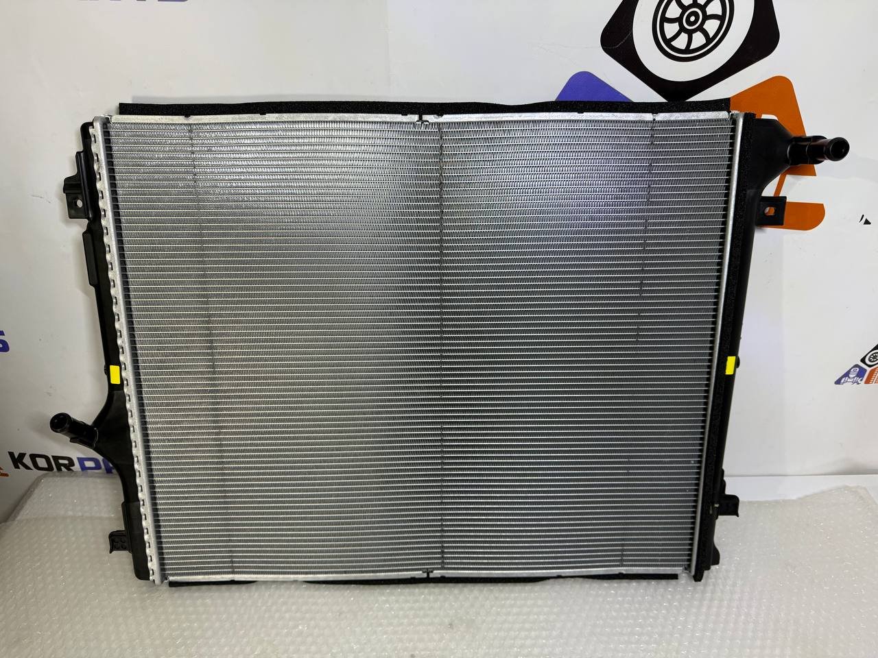 agacagiaaxkbaaiqzwls Genesis GV70 EV RADIATOR ASSY-LOW TEMPERATURE Радіатор низькотемпературного контуру 253L0DS000 - Зображення 1