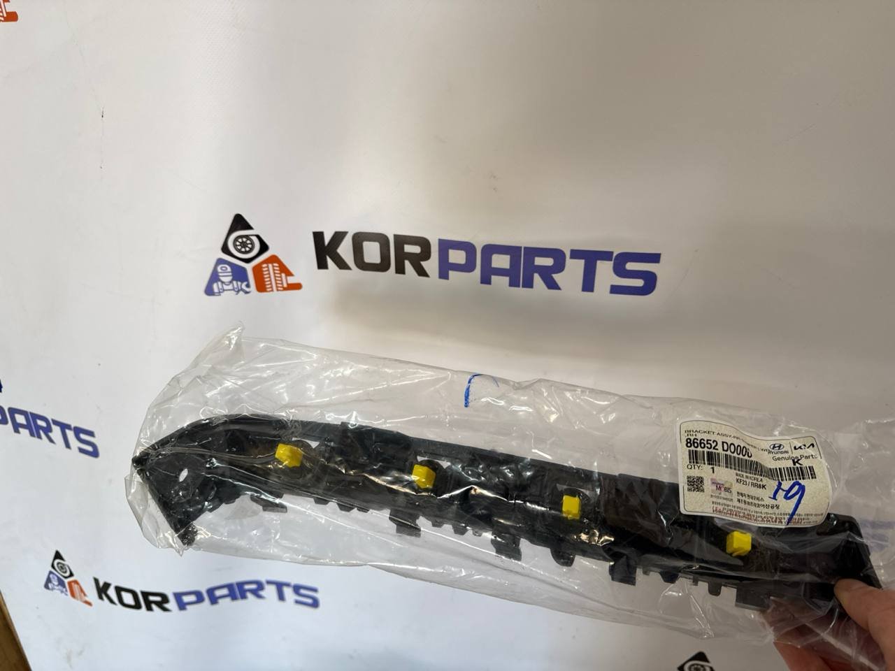 agacagiaaxkbaairvmlu KIA EV9 BRACKET ASSY-RR BUMPER LWR,RH Кронштейн нижній заднього бампера, правий 86652do000 - Зображення 1