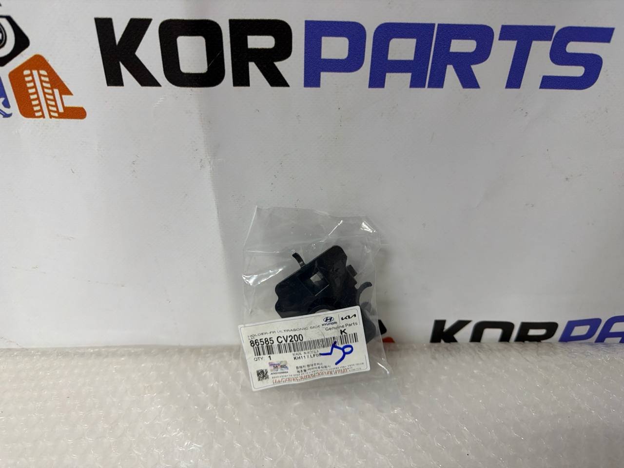 agacagiaaxkbaaivxml9 KIA EV6 HOLDER-FR ULTRASONIC SIDE,LH Утримувач переднього парктроніка бічний, лівий 86585cv200 - Зображення 1