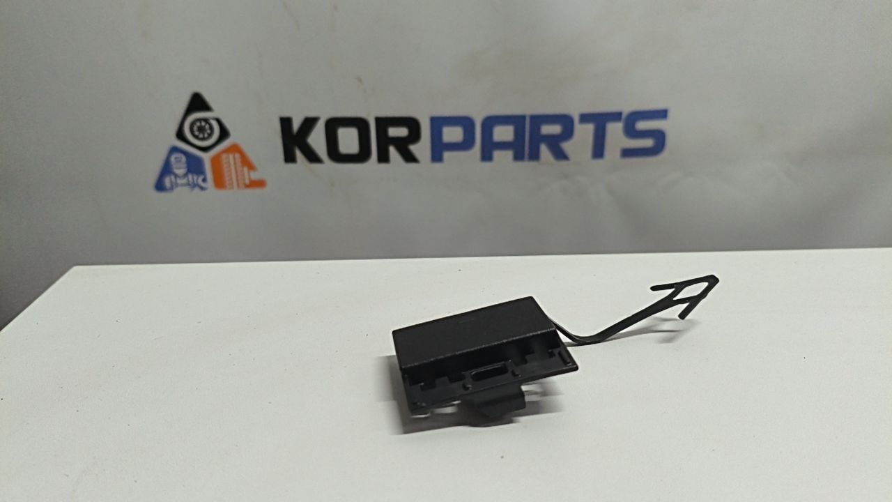 NERPKlQTGk58YXxV0yGbYz1jNyKcxBAd Заглушка буксирувального гака переднього бампера Audi A7 C8 Front Bumper Tow Hook Eye Cover 4K8807241A - Зображення 1