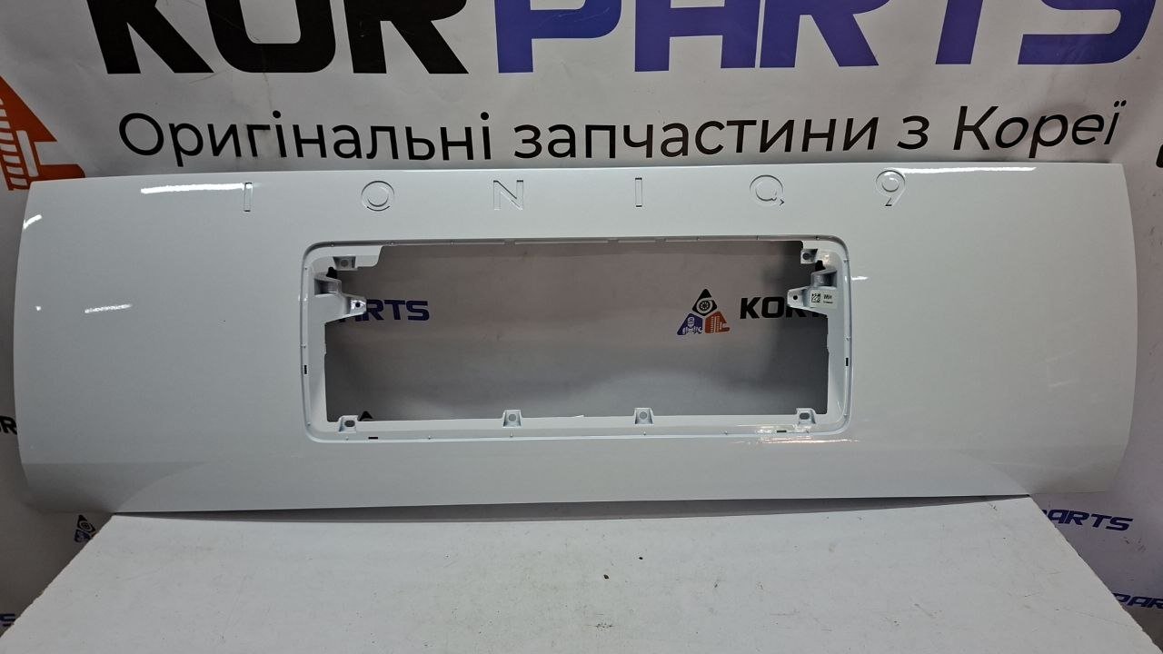 xcmhnv3dhgdrpl6u7pgr6vxer64njraq Накладка кришки багажника (під номерний знак) Hyundai IONIQ 9 Tailgate Garnish (License Plate) 87371GO000 - Зображення 1